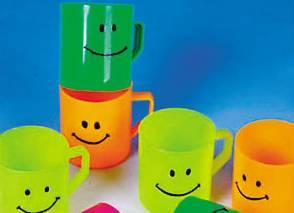 生活小貼士 用錯水杯的壞處，玻璃、不銹鋼、塑料杯，告訴你用哪種杯子最安全